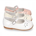 FLOWER design GirL little Mary Jane shoes with buckle fastening in patent leather.