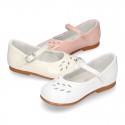 FLOWER design GirL little Mary Jane shoes with buckle fastening in patent leather.