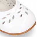 FLOWER design GirL little Mary Jane shoes with buckle fastening in patent leather.