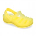 Kids jelly shoes with SURFI CLOG design for beach and pool use.