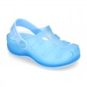 Kids jelly shoes with SURFI CLOG design for beach and pool use.