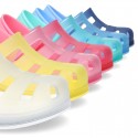 Kids jelly shoes with SURFI CLOG design for beach and pool use.