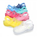 Kids jelly shoes with SURFI CLOG design for beach and pool use.