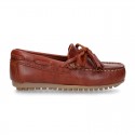 Moccasin shoes with bows and tassels in leather color for toddler boys.