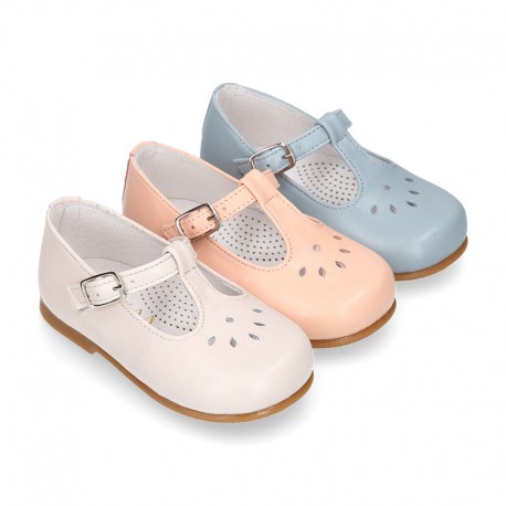 FLOWER design Girl T-Strap little Mary Jane shoes in soft nappa leather.