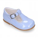 Patent leather little T-Strap shoes with buckle fastening in PASTEL colors.