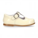 Patent leather little T-Strap shoes with buckle fastening in PASTEL colors.