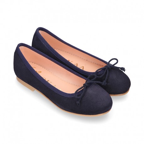 dark blue flat shoes