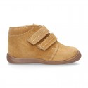 Ankle boot shoes for first steps laceless with toe cap and counter in suede leather.