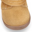 Ankle boot shoes for first steps laceless with toe cap and counter in suede leather.