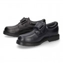 Zapato colegial tipo Blucher sin cordones en piel lisa.