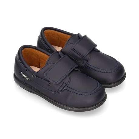 School washable leather boat style shoes laceless.