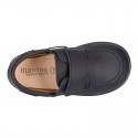 School washable leather boat style shoes laceless.