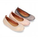 SHINY Suede leather ballet flat shoes with elastic band and perforated design.