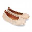 SHINY Suede leather ballet flat shoes with elastic band and perforated design.