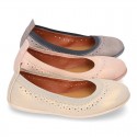 SHINY Suede leather ballet flat shoes with elastic band and perforated design.