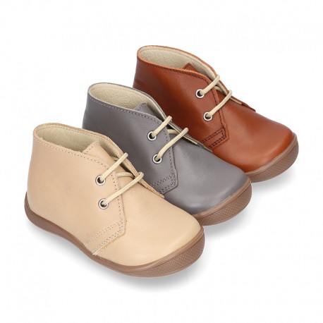 Ankle boot shoes for first steps with laces closure, toe cap and counter in EXTRA SOFT leather.