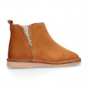 Suede leather kids ankle boot shoes with golden elastic band and zipper closure.