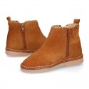 Suede leather kids ankle boot shoes with golden elastic band and zipper closure.