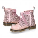 ROCK style patent leather kids boots with GLITTER and velvet ties closure.