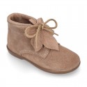 LEAF design Booties with shoelaces closure in suede leather for kids.