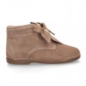 LEAF design Booties with shoelaces closure in suede leather for kids.