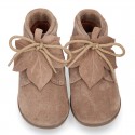 LEAF design Booties with shoelaces closure in suede leather for kids.