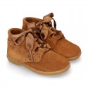 ENGLISH style design Booties with lace shoelaces in suede leather for kids.