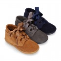 ENGLISH style design Booties with lace shoelaces in suede leather for kids.