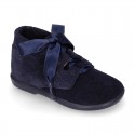 ENGLISH style design Booties with lace shoelaces in suede leather for kids.