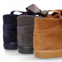 ENGLISH style design Booties with lace shoelaces in suede leather for kids.