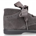 ENGLISH style design Booties with lace shoelaces in suede leather for kids.