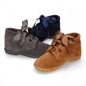 ENGLISH style design Booties with lace shoelaces in suede leather for kids.