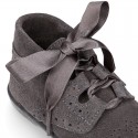 ENGLISH style design Booties with lace shoelaces in suede leather for kids.