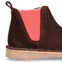 Kids ankle boots with rose elastic band and side zipper closure in suede leather.