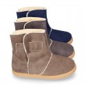 Autumn winter canvas ankle boots with hook and loop strap and fake hair lining.