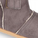 Autumn winter canvas ankle boots with hook and loop strap and fake hair lining.