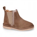 Suede leather kids ankle boot shoes with SHINY contour elastic band and zipper closure.