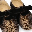 Print suede leather laces up shoes with velvet shoelaces for little kids.