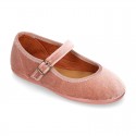 Velvet stylized Girl Mary Jane shoes with buckle fastening.