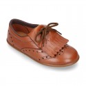 Laces up Oxford kids shoes with fringed tongue in TAN leather.