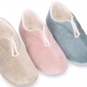 SQUARE design wool knit kids home shoes with central opening.