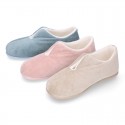 SQUARE design wool knit kids home shoes with central opening.