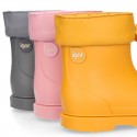 Little SOLID COLORS Rain boots with adjustable neck for little kids.