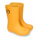 SOLID COLORS Rain boots with side buckle design for kids.