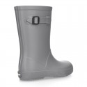 SOLID COLORS Rain boots with side buckle design for kids.