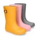 SOLID COLORS Rain boots with side buckle design for kids.