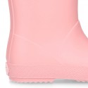 SOLID COLORS Rain boots with side buckle design for kids.