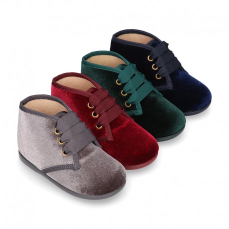 Little bootie in velvet canvas for little kids.