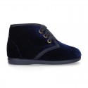 Little bootie in velvet canvas for little kids.